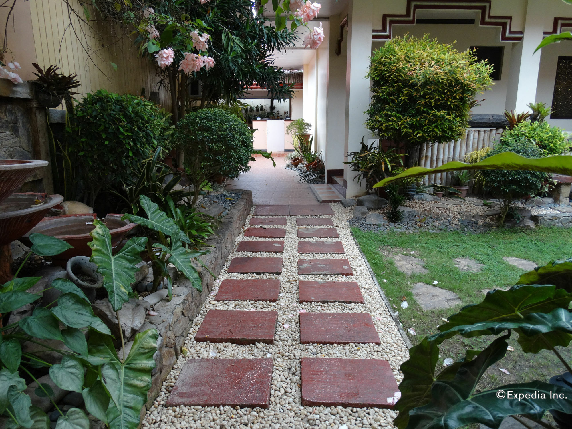 Ysabelle Mansion Bed & Breakfast Puerto Princesa Екстериор снимка